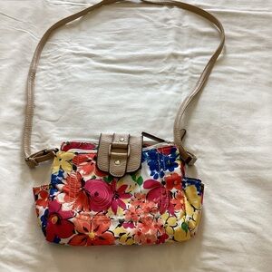Floral crossbody bag.